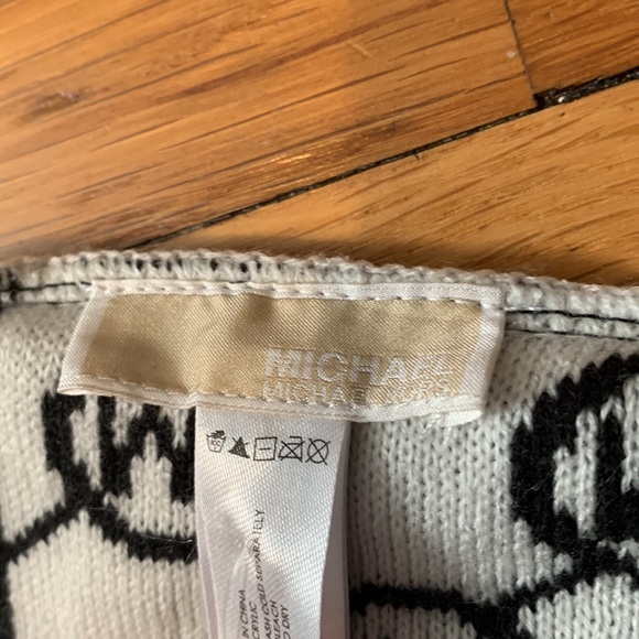Michael Michael Kors Infinity Scarf Black and White - Picture 4 of 5